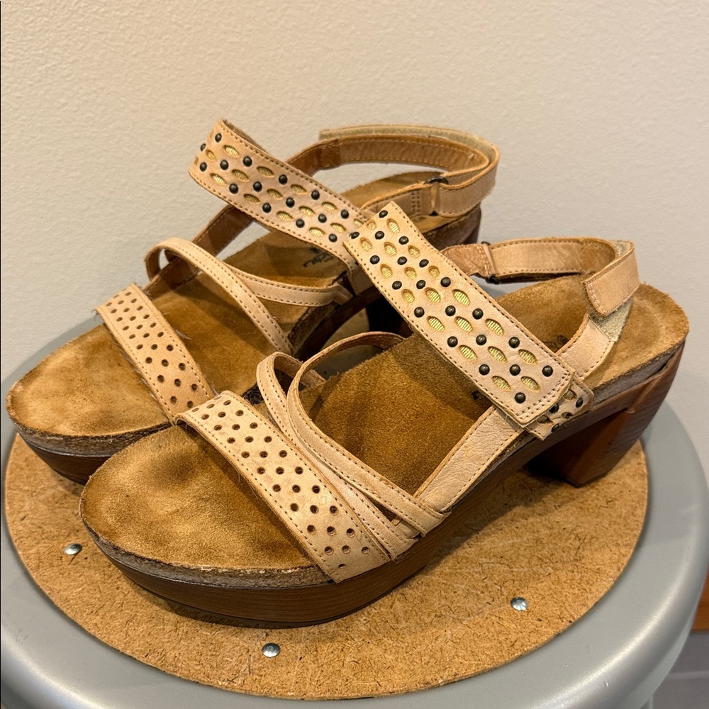 Women's Relate Biscuit Leather Sandals